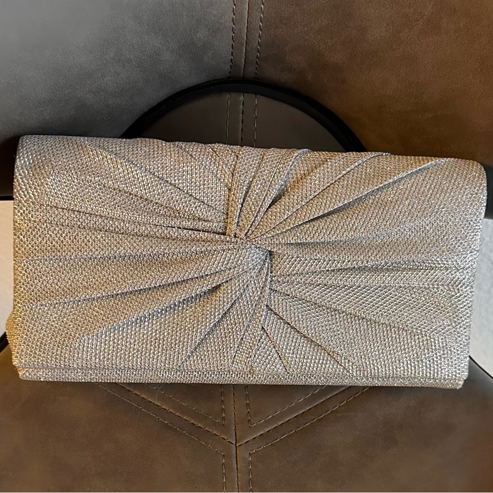 Silver sparkly clutch